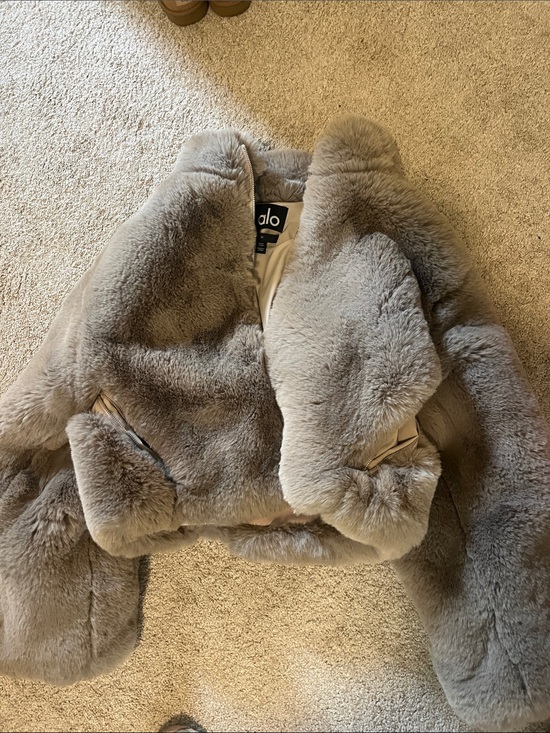 ALO Yoga Jackets & Blazers - ALO YOGA fur coat
